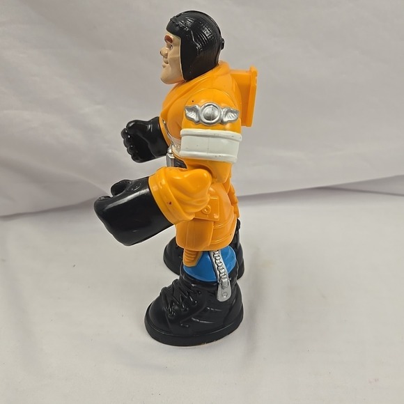 Vintage 1999 Fisher-Price Mattel Rescue Heroes Fireman Yellow Action Figure - Picture 7 of 8